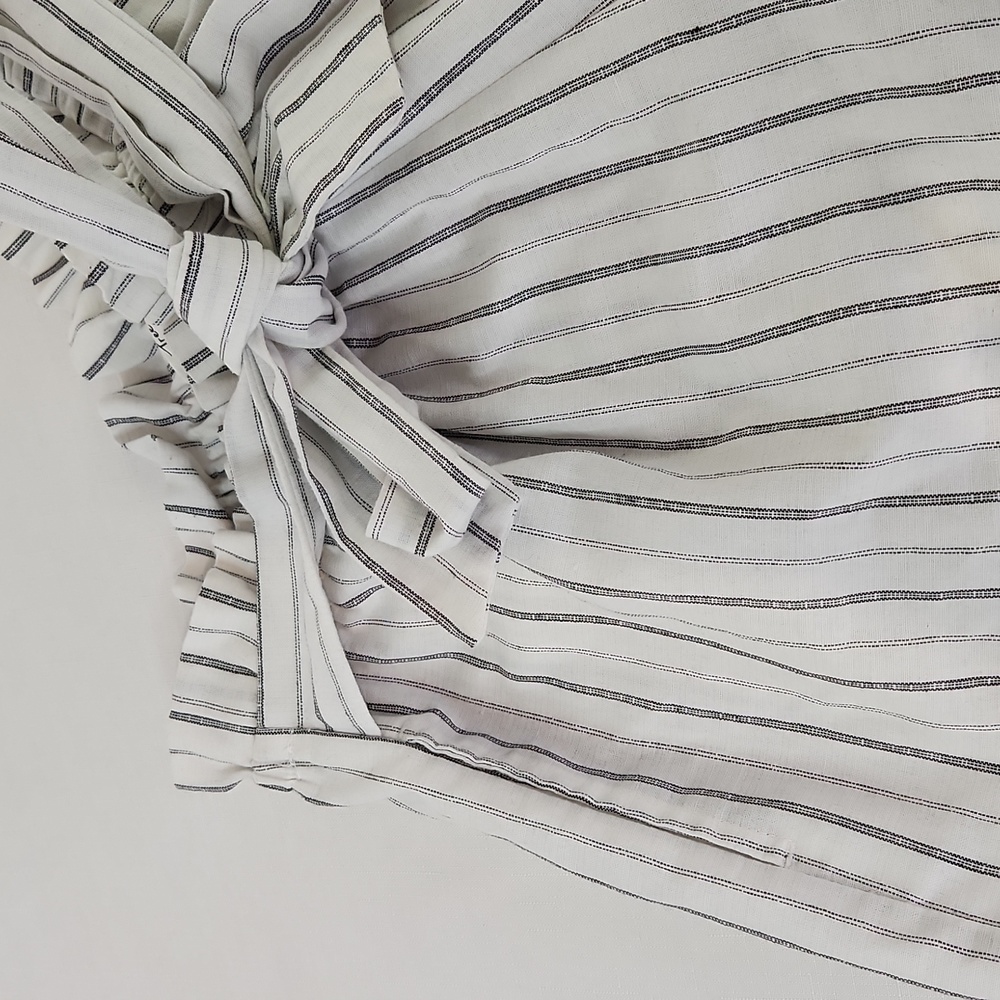 Love Tree striped paper bag waist shorts. Size M - Picture 4 of 7